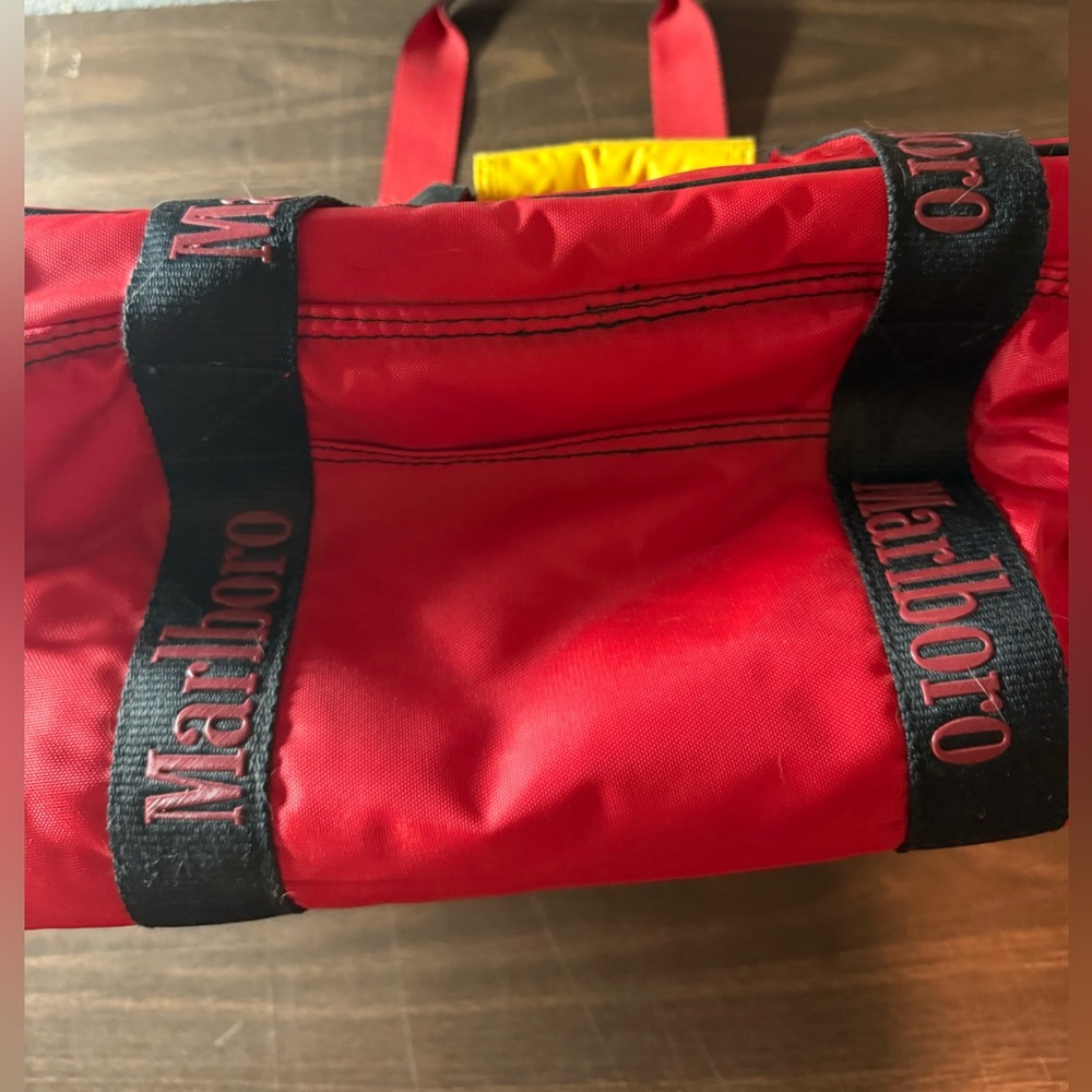 Marlboro Vintage 1992 Adventure Team Lizard Rock Insulated Cooler Duffle Bag - Picture 4 of 6